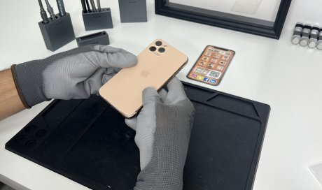 Professionnel pour la réparation d'un écran d'iPhone 11 cassé - Lyon - BM Phone